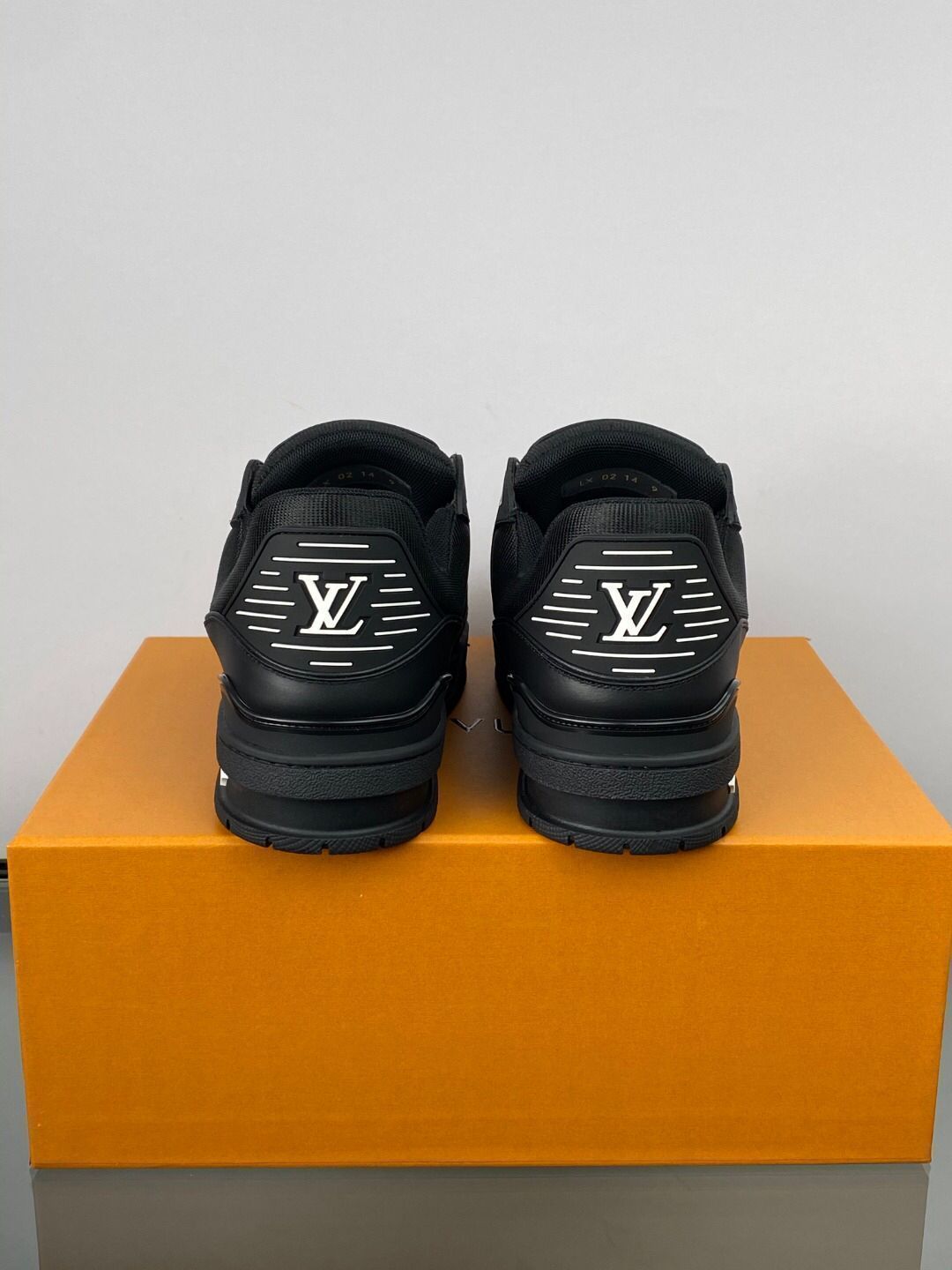 Louis Vuitton trainer 黒のメンズカジュアルスニーカー Louis Vuitton trainer 黒のメンズカジュアルスニーカー