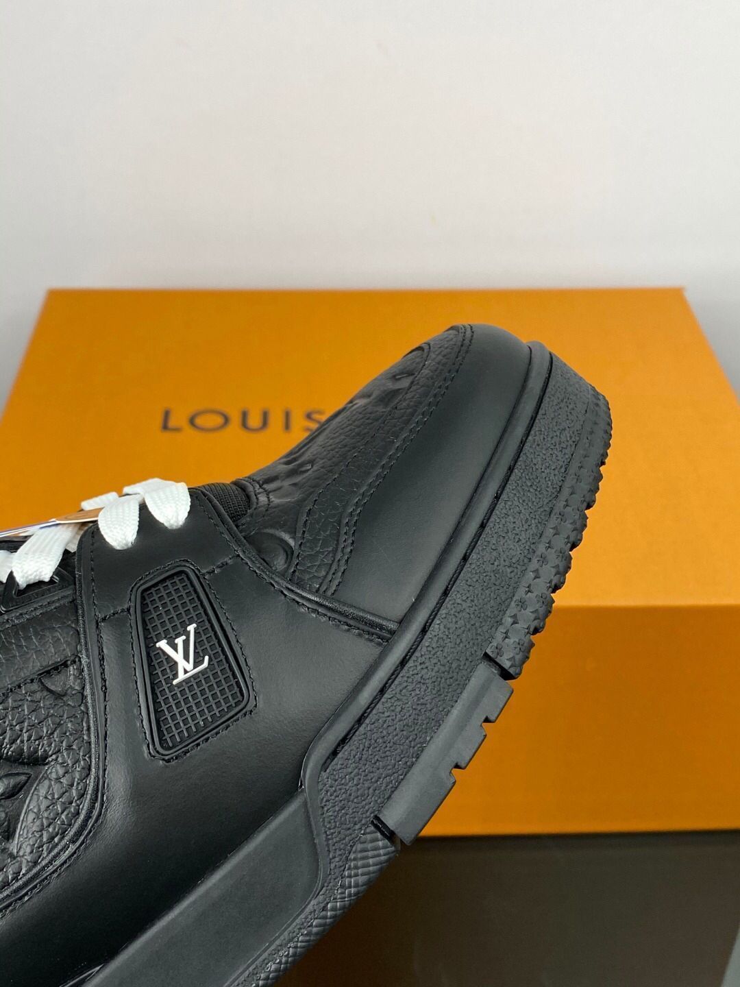 Louis Vuitton trainer 黒のメンズカジュアルスニーカー Louis Vuitton trainer 黒のメンズカジュアルスニーカー