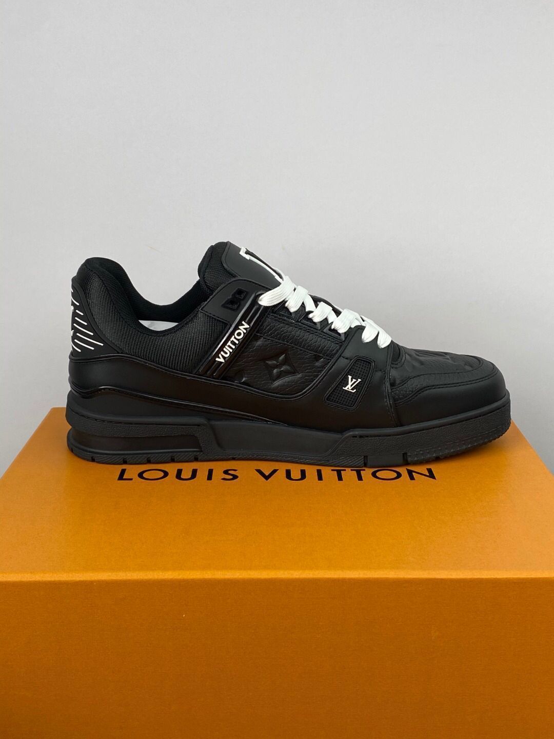 Louis Vuitton trainer 黒のメンズカジュアルスニーカー Louis Vuitton trainer 黒のメンズカジュアルスニーカー