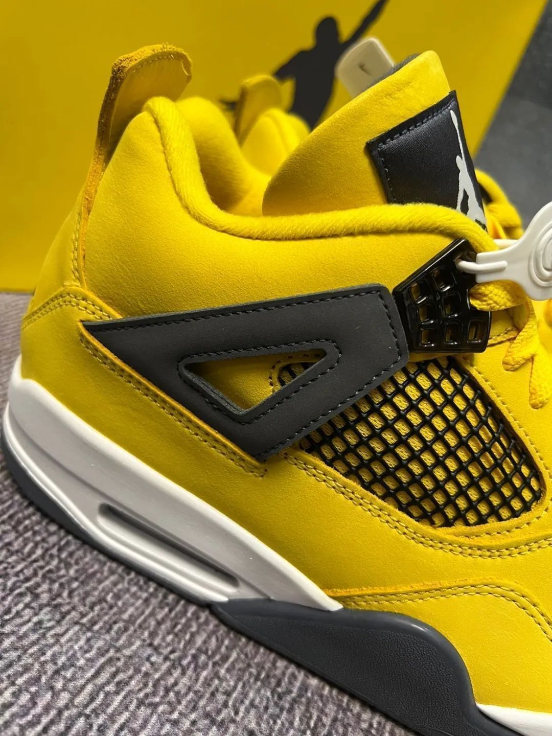 NIKE AIR JORDAN 4 RETRO TOUR