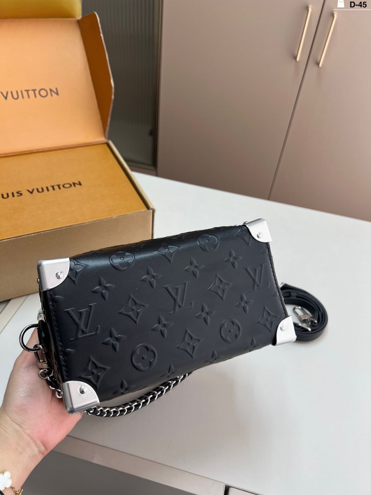 LV ピローバッグ クラシックなデザインでファッション性抜群！