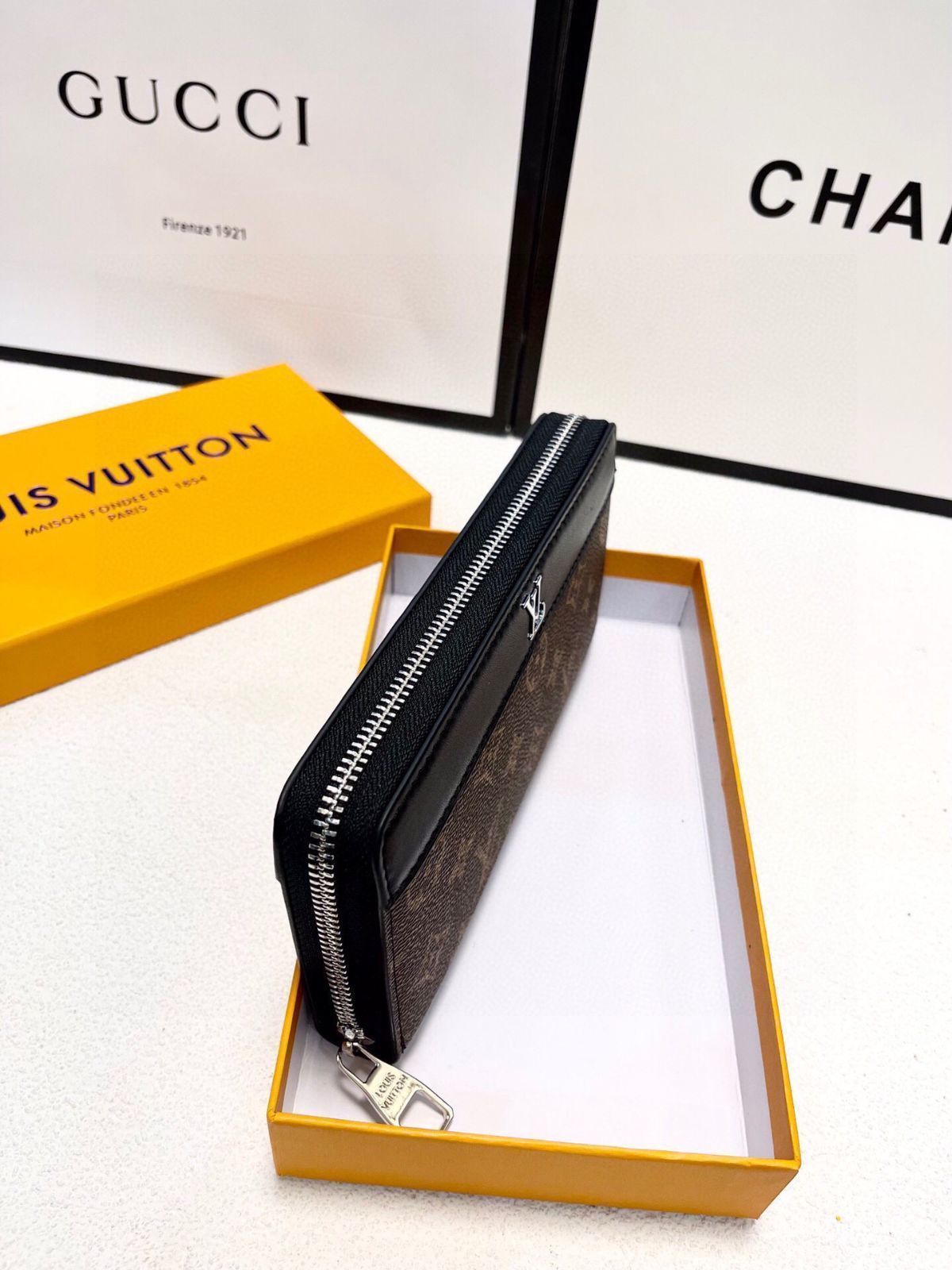 LV新型男性ハンドバッグ/財布、クレジットカードスロットに紙幣と手形を収納し、両用カードバッグ財布、[本日特価|新品未使用品]