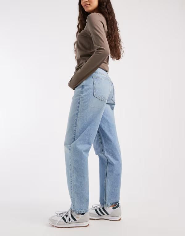 エイソス レディース ボトムス デニムパンツ ジーンズ ASOS DESIGN high rise relaxed mom jeans in mid BLUE ブルー