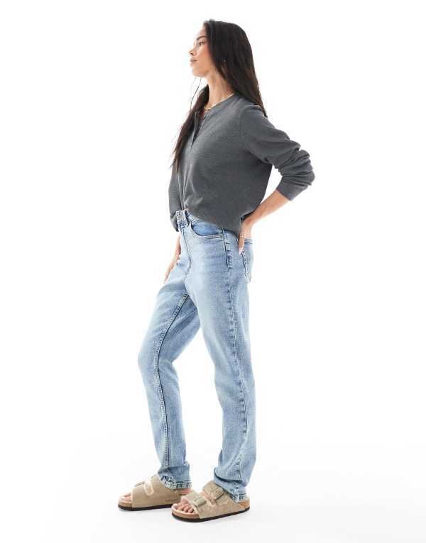 エイソス レディース ボトムス デニムパンツ スリムフィット ジーンズ ASOS DESIGN slim fit comfort mom jeans in mid MID BLUE ブルー