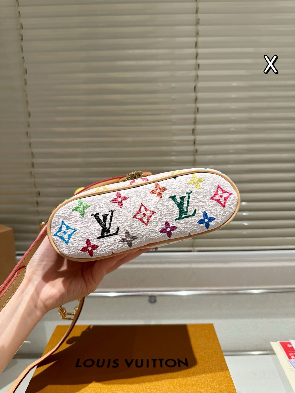 【今日特価】LV x Takashi Murakami White Multicolor Vanity Chain Pouch ルイ・ヴィトン 村上隆 白三彩 ヴァニティ チェーン ポーチ-WTO輸入3