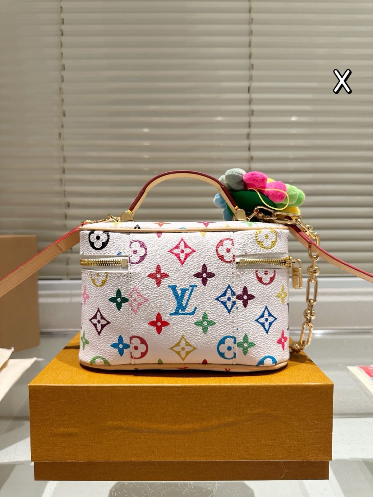 【今日特価】LV x Takashi Murakami White Multicolor Vanity Chain Pouch ルイ・ヴィトン 村上隆 白三彩 ヴァニティ チェーン ポーチ-WTO輸入3