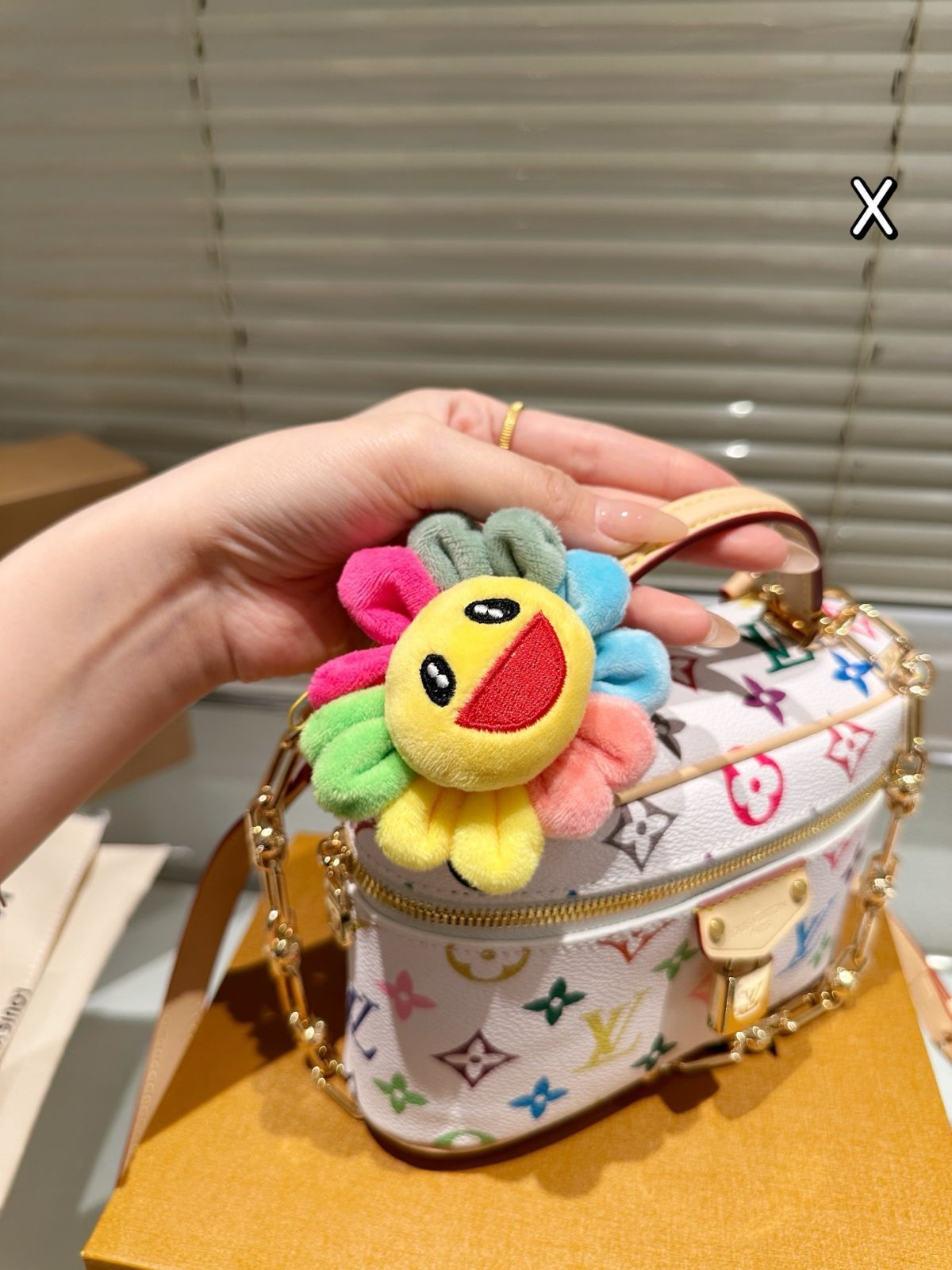 【今日特価】LV x Takashi Murakami White Multicolor Vanity Chain Pouch ルイ・ヴィトン 村上隆 白三彩 ヴァニティ チェーン ポーチ-WTO輸入3