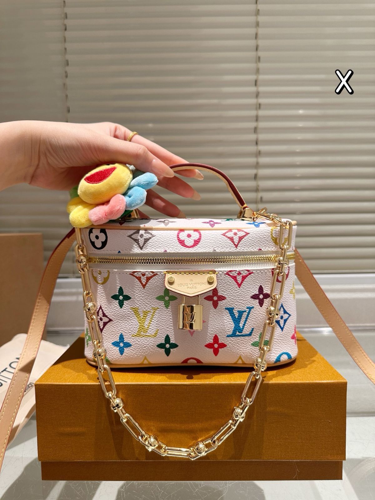【今日特価】LV x Takashi Murakami White Multicolor Vanity Chain Pouch ルイ・ヴィトン 村上隆 白三彩 ヴァニティ チェーン ポーチ-WTO輸入3