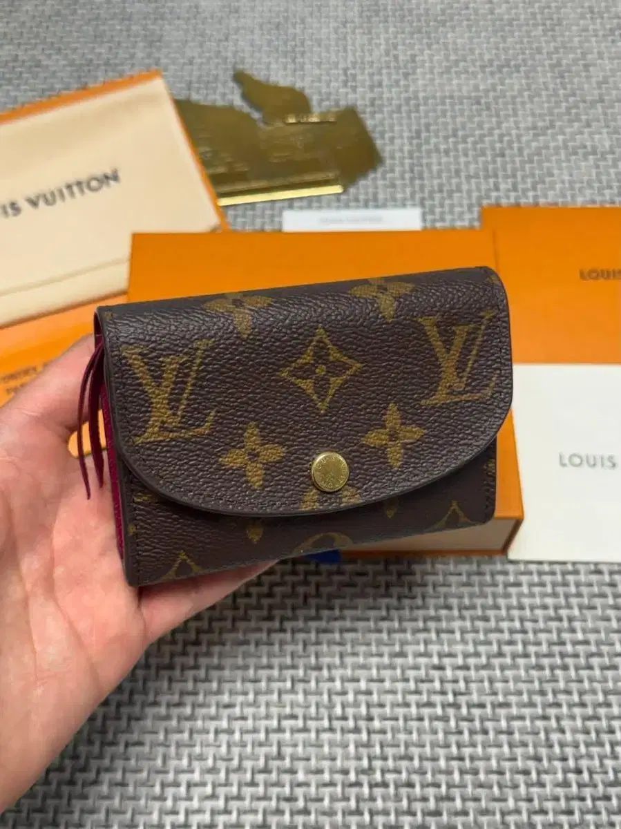 ルイヴィトン ロザリ コインファー 財布