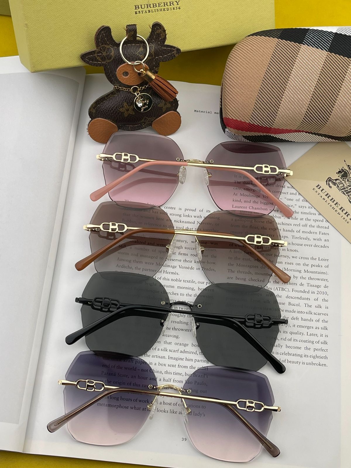 【Burberry 今日限定特価！】バーバリー クラシックデザイン サングラス B0731 -WTO輸入1