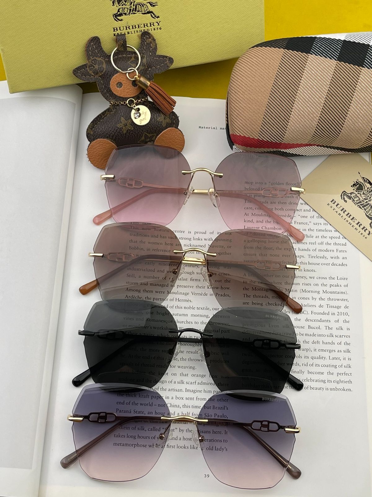 【Burberry 今日限定特価！】バーバリー クラシックデザイン サングラス B0731 -WTO輸入1