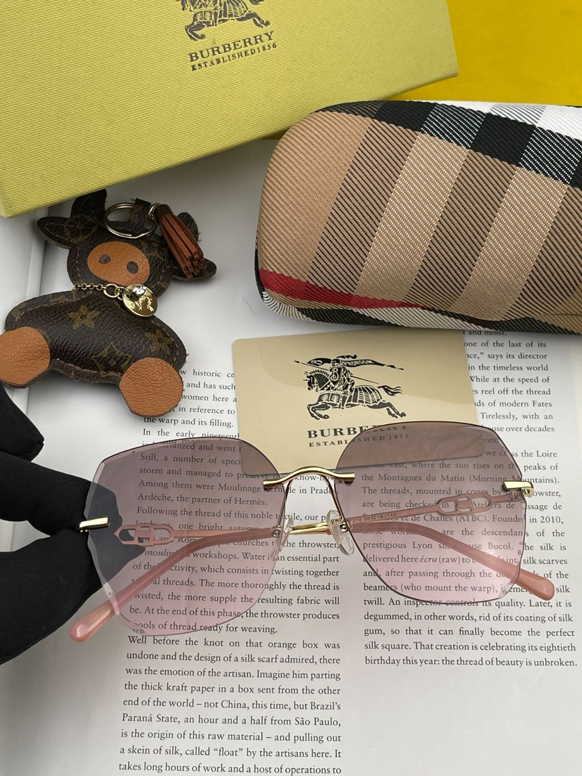 【Burberry 今日限定特価！】バーバリー クラシックデザイン サングラス B0731 -WTO輸入1