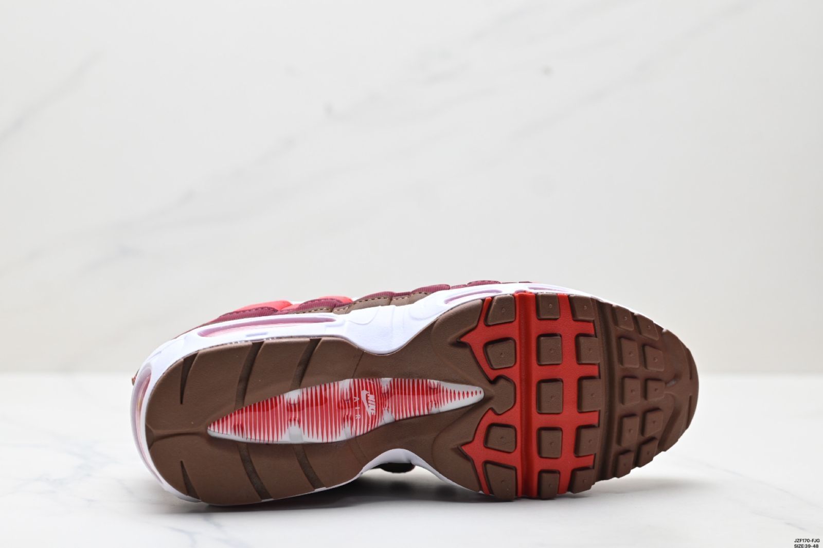 【今日特価】NIKE AIR MAX 95 TT 送料無料 在庫限定セール価格! 復古ランニング エアクッション マルチユーススニーカー 【今日特価】NIKE AIR MAX 95 TT 送料無料 在庫限定セール価格! 復古ランニング エアクッション マルチユーススニーカー