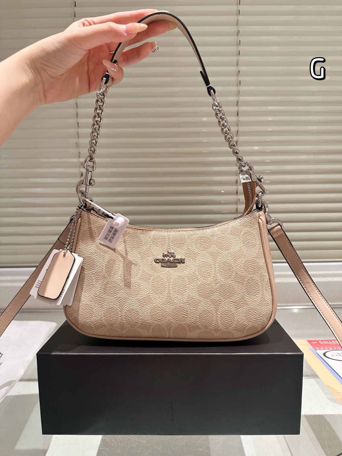 【今日特価】COACH アームマージャンバッグ サイズ 24×14cm レトロカラー