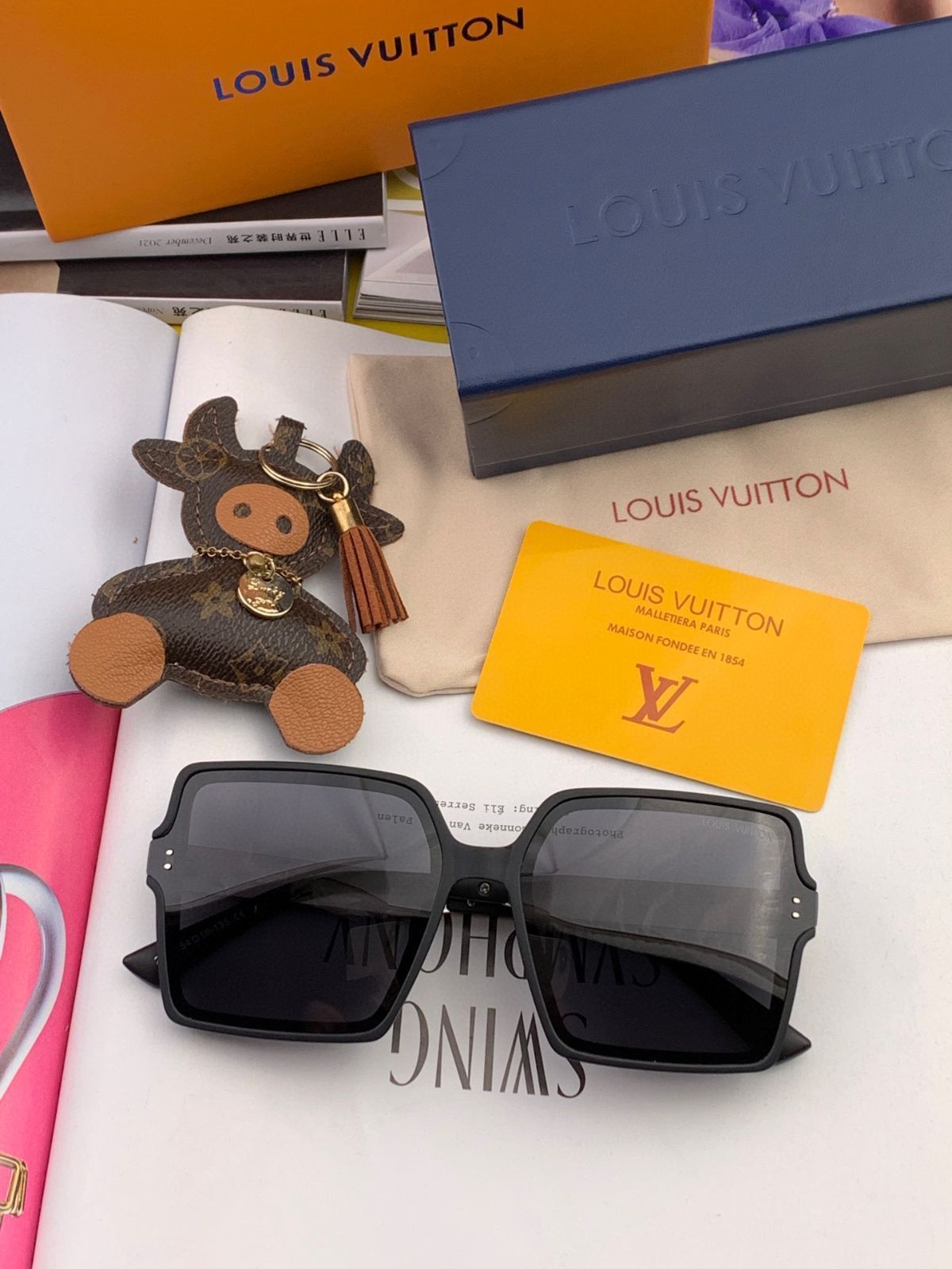 【Louis Vuitton 今日限定特価!】LV 大フレーム サングラス クラシックな四角形デザイン 【Louis Vuitton 今日限定特価!】LV 大フレーム サングラス クラシックな四角形デザイン