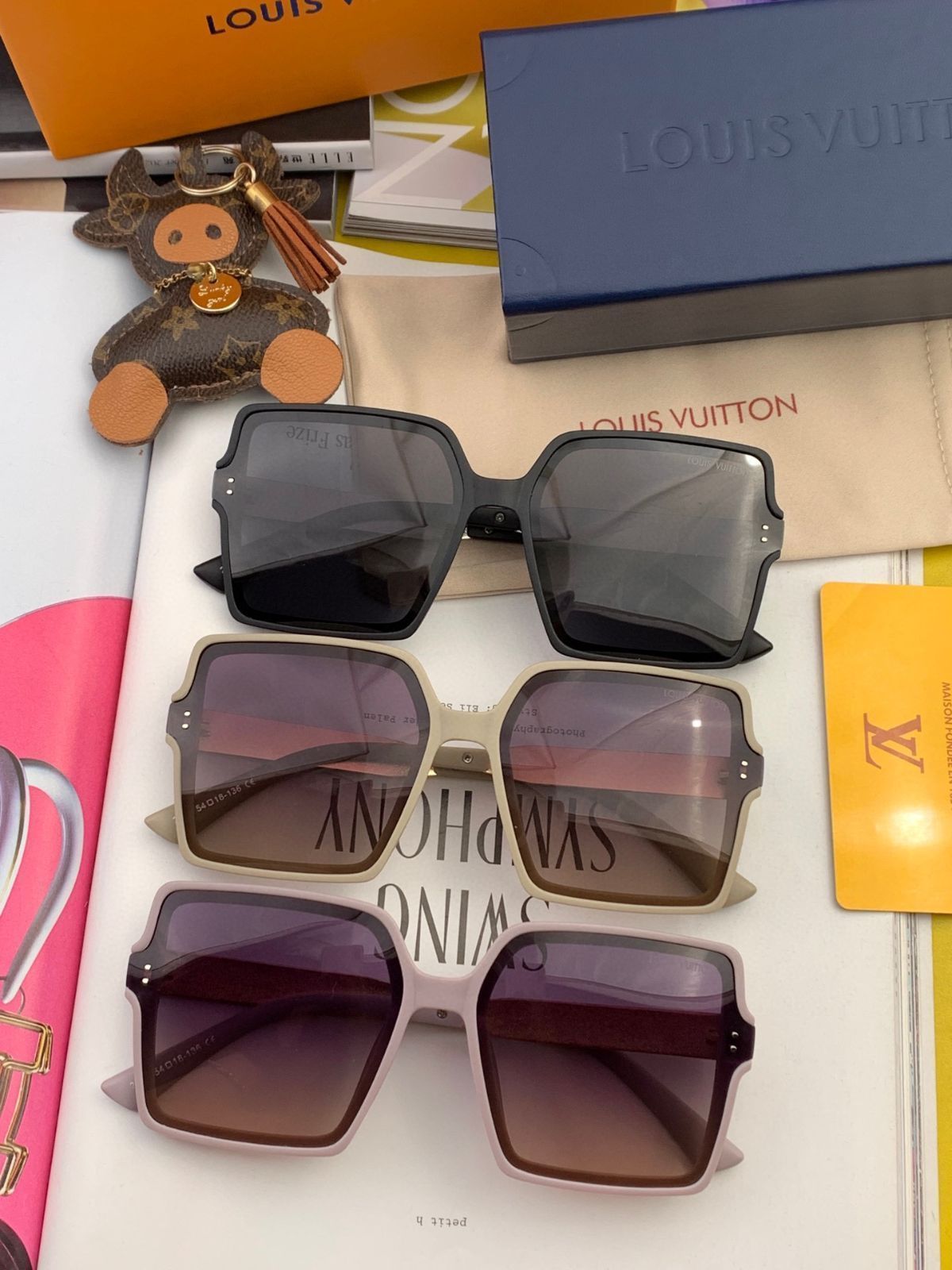 【Louis Vuitton 今日限定特価!】LV 大フレーム サングラス クラシックな四角形デザイン 【Louis Vuitton 今日限定特価!】LV 大フレーム サングラス クラシックな四角形デザイン