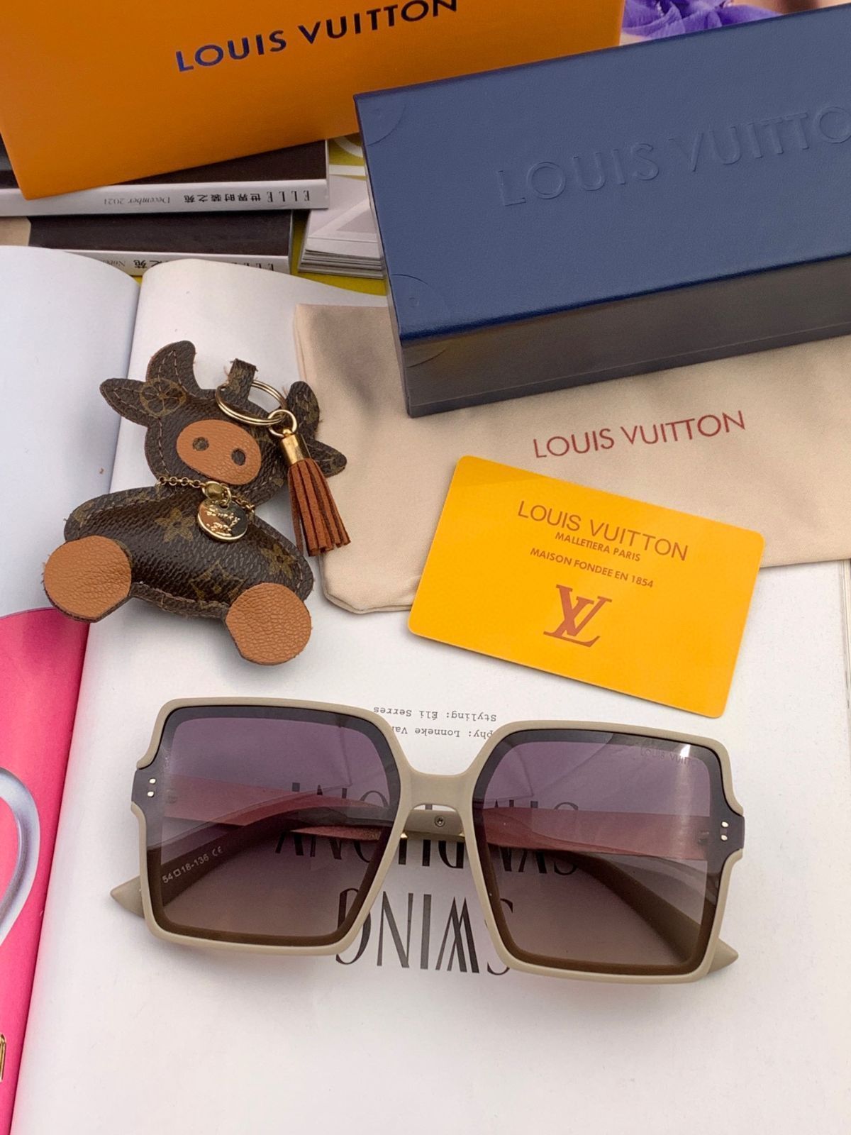 【Louis Vuitton 今日限定特価!】LV 大フレーム サングラス クラシックな四角形デザイン 【Louis Vuitton 今日限定特価!】LV 大フレーム サングラス クラシックな四角形デザイン