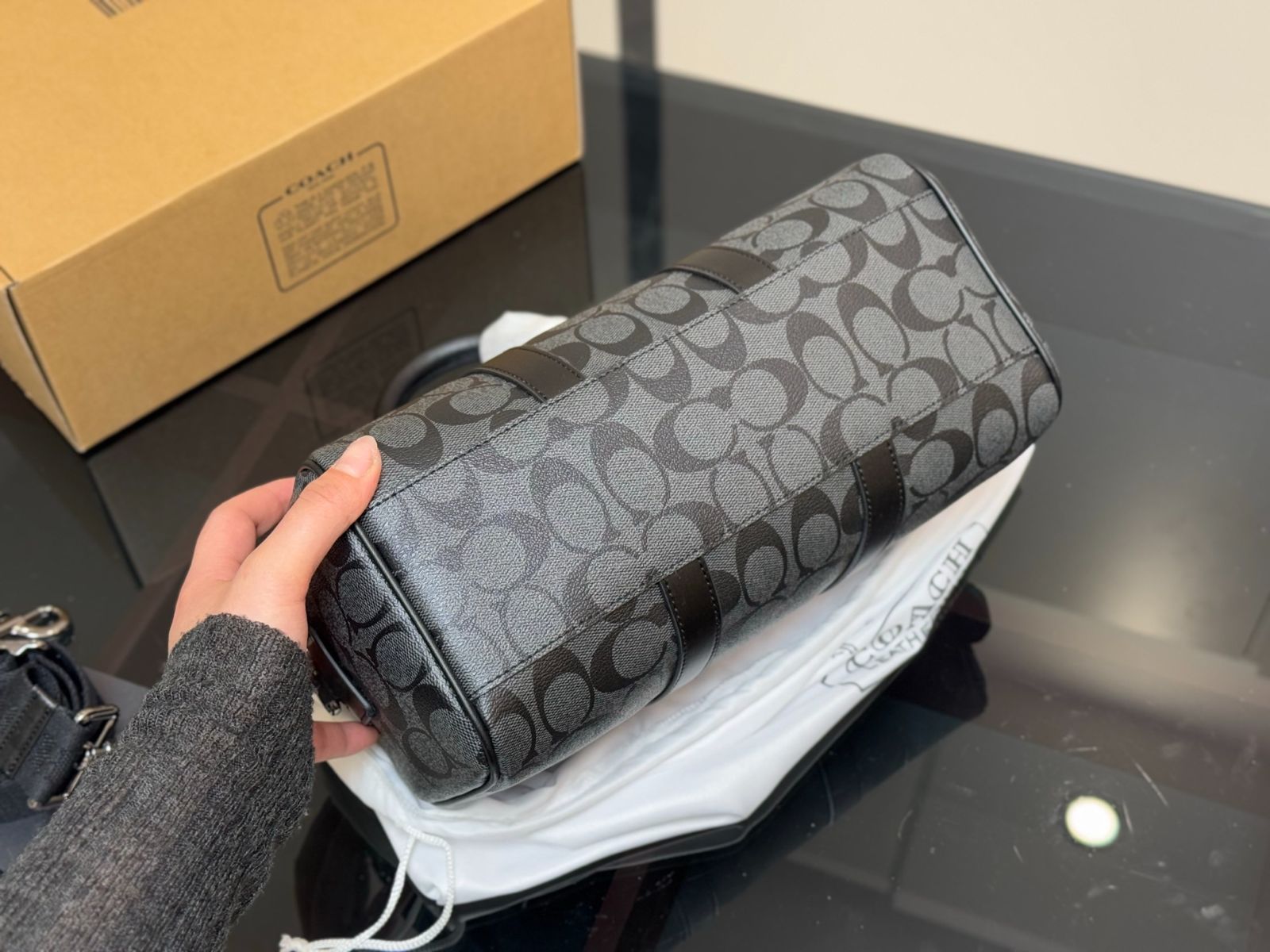 【今日特価】COACH Gotham ピローバッグ ブラックモノグラム-WTO輸入2