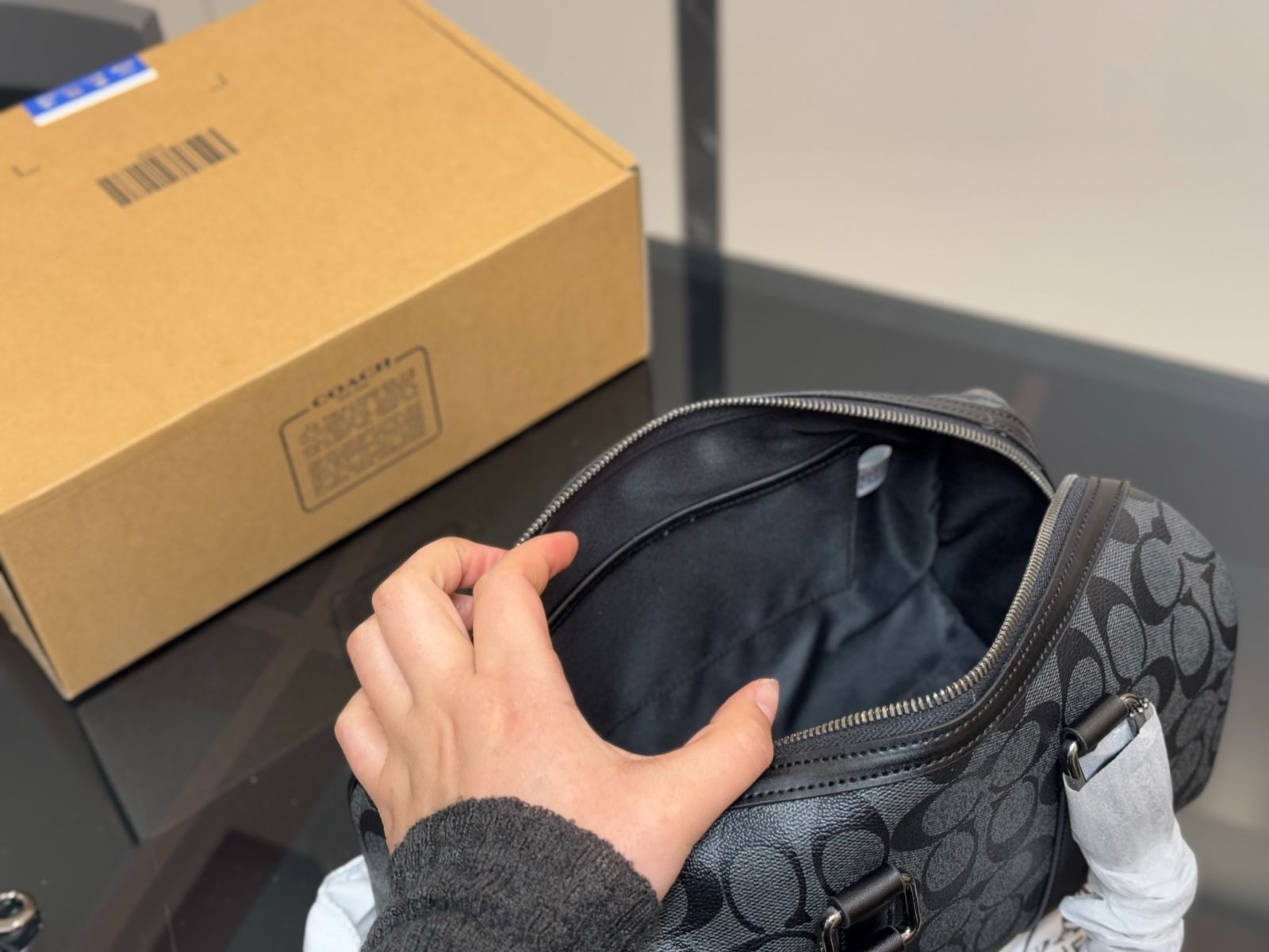 【今日特価】COACH Gotham ピローバッグ ブラックモノグラム-WTO輸入2
