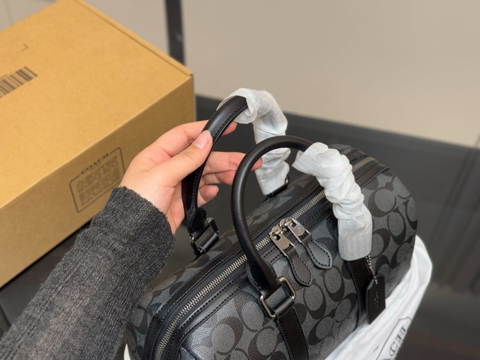 【今日特価】COACH Gotham ピローバッグ ブラックモノグラム-WTO輸入2