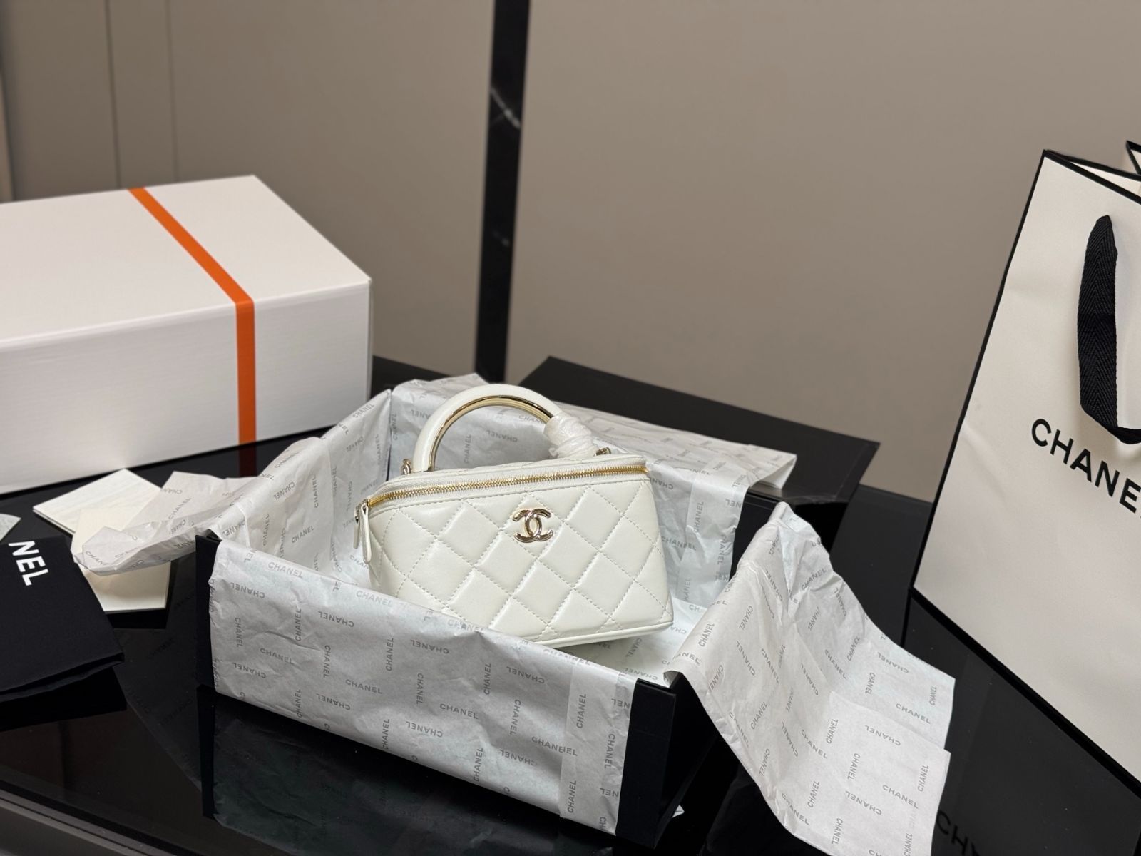 【今日特価】Chanel ハンドル メイクボックス（17×11cm）