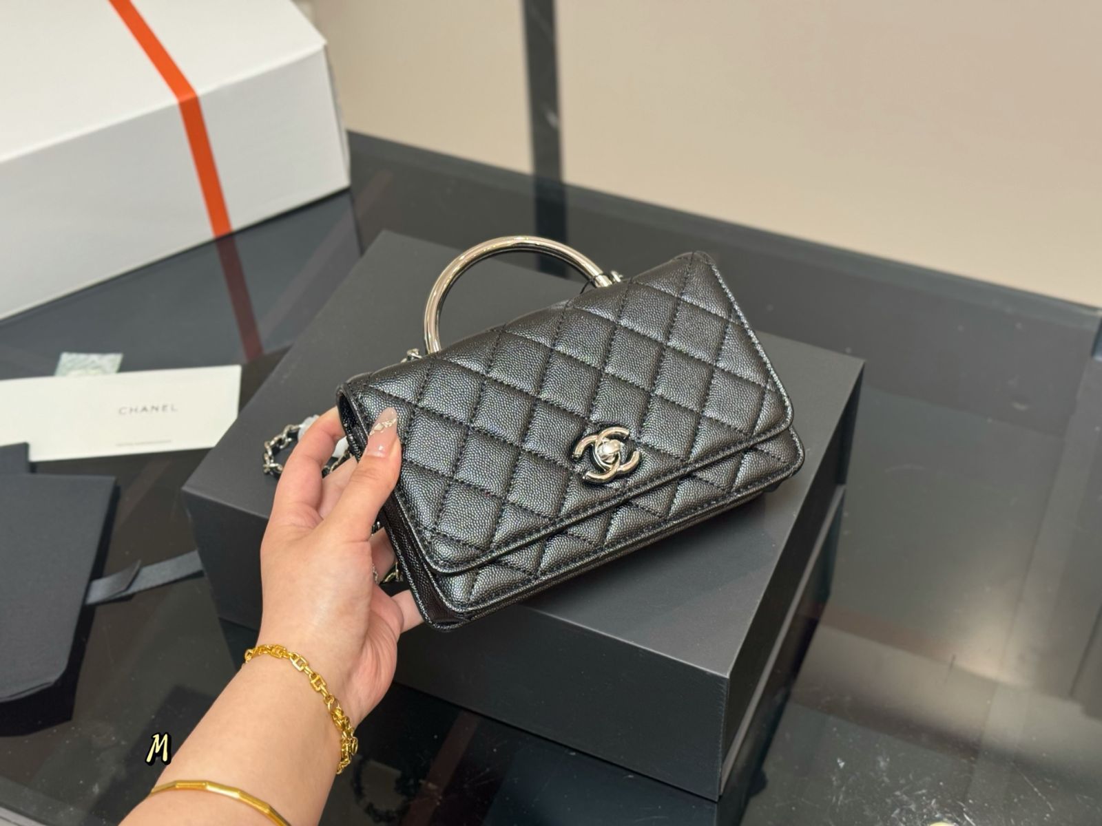 【今日特価】Chanel 24A WOC ファッションバッグ（サイズ：19×12cm）