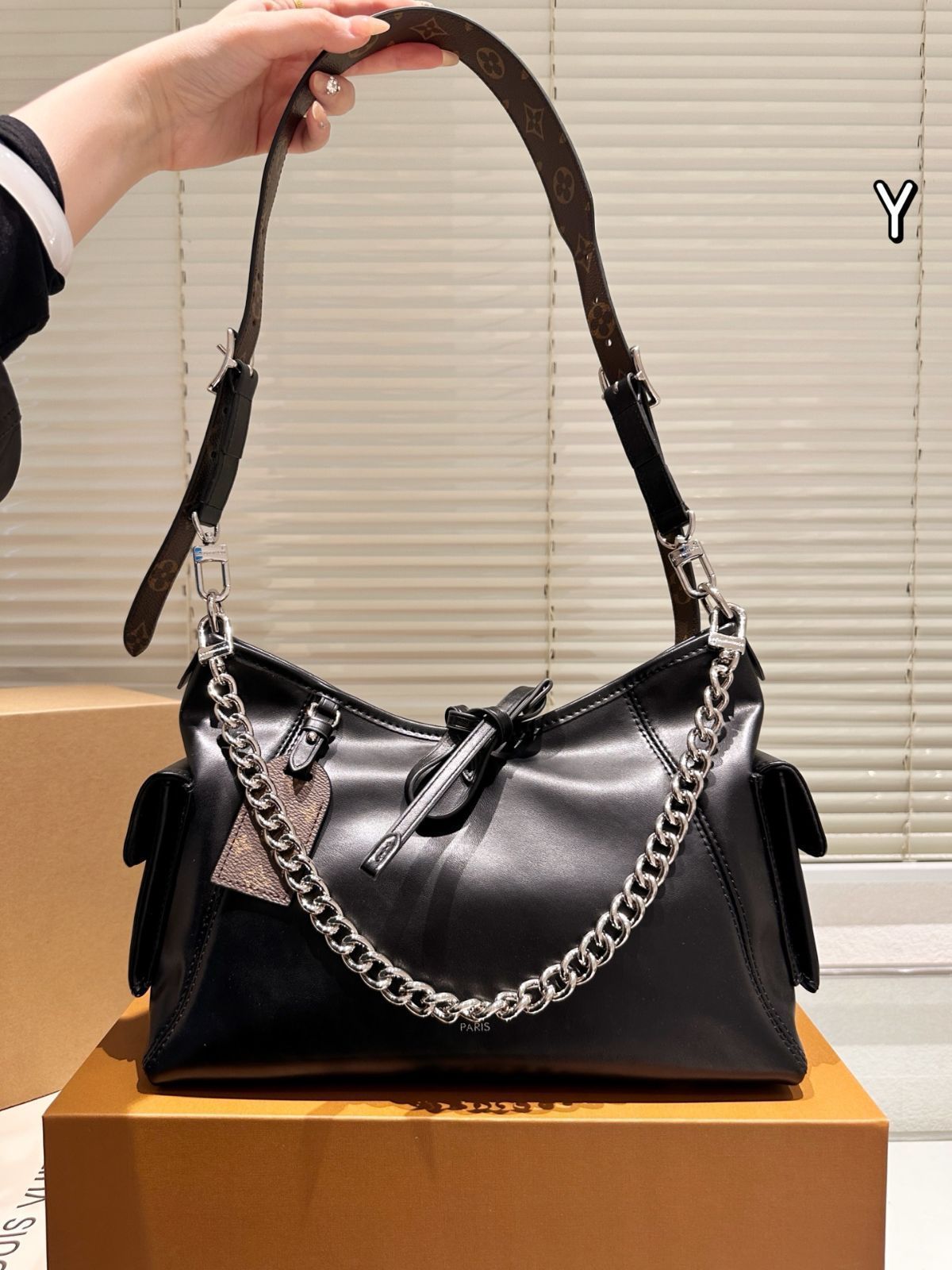 【今日特価】CARRYALL DARK ミドルサイズ ハンドバッグ（サイズ：31×22cm） 14,652円