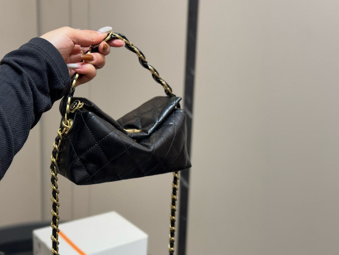 【今日特価】Chanel Bento Hobo Bag（シャネル 弁当ホボバッグ）