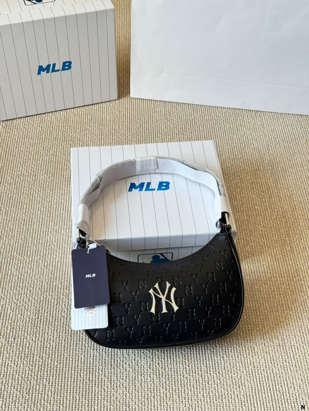 【今日特価】MLB Official Unisex Underarm Bag Couple Model(MLB 公式 ユニセックス アンダーアームバッグ カップルモデル)