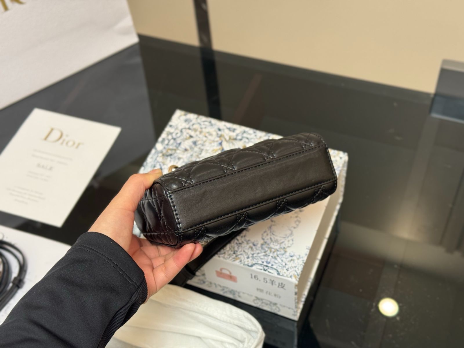Dior(ディオール)Lady 羊革紋 横型デイオールバッグ Dior(ディオール)Lady 羊革紋 横型デイオールバッグ