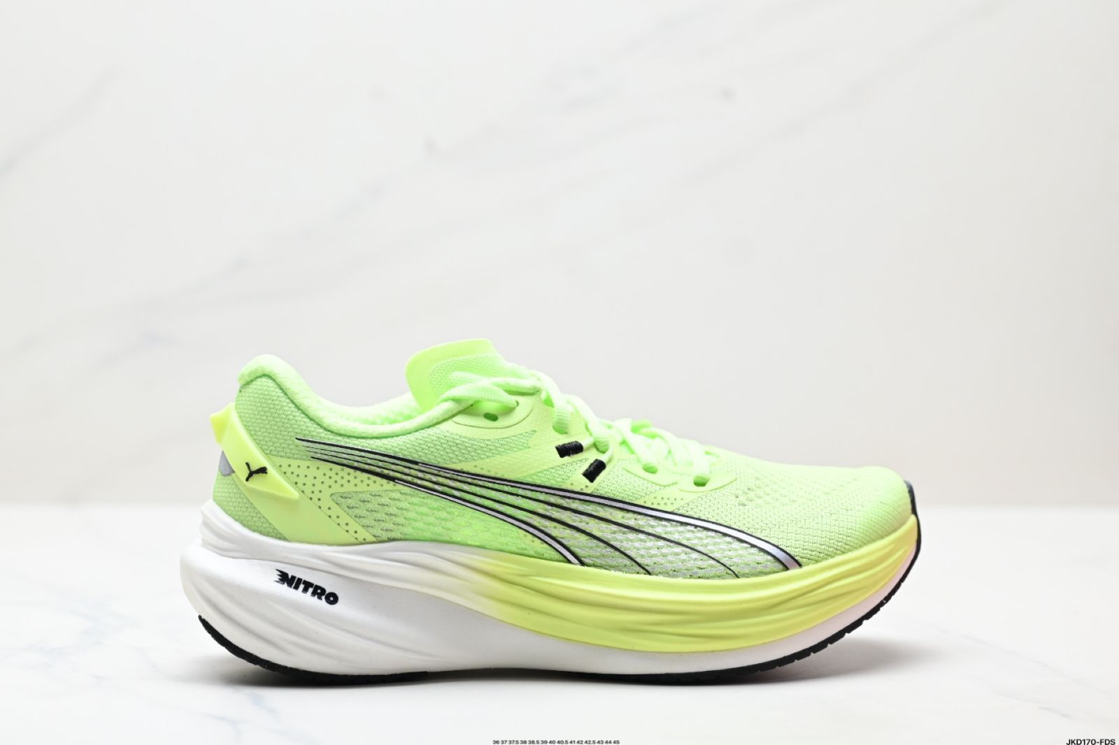 Puma / プーマ Deviate NITRO 3 快適な滑り止め・耐磨耗性のあるロートップ レジャーランニングシューズ