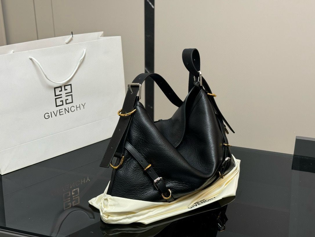 【今日特価】Givenchy Voyou ナッパレザーバッグ（42×31cm）