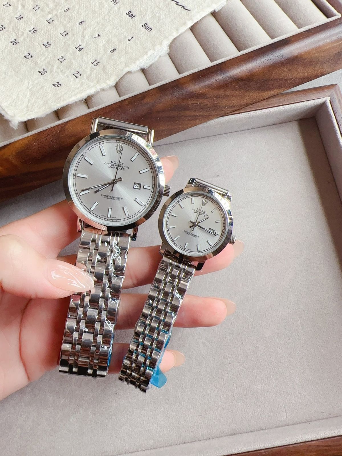 ロレックス Rolex?【超薄型カップルウォッチ】一生に一人だけに贈る特別な時計?? 男女ペア用クォーツ時計 - サファイアガラス＆ステンレスバンド｜本日限定特価｜新品未使用