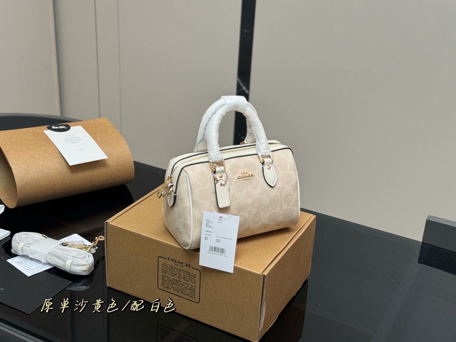 【今日特価】Coach Mini Pillow Bag ミニピローバッグ 新品