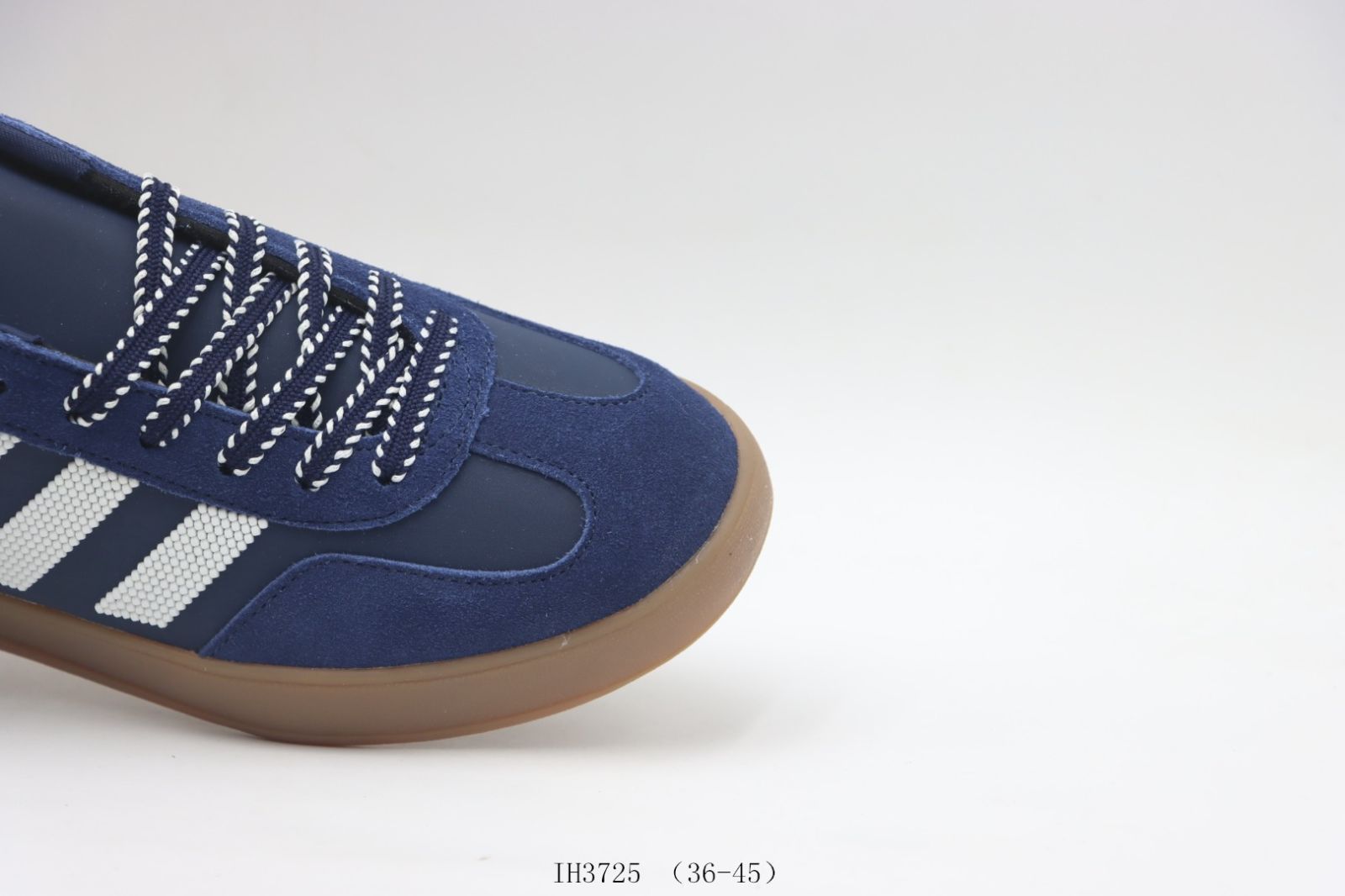 【今日特価】アディダス Adidas スケートシューズ IH3725 ダークブルー 【今日特価】アディダス Adidas スケートシューズ IH3725 ダークブルー