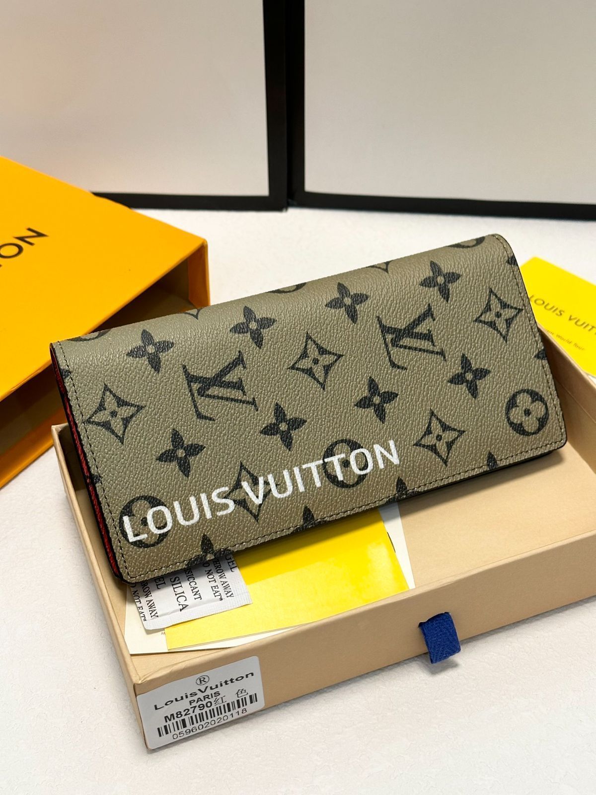 今日特価！LV 老花と赤色の長財布 全国送料無料（一部除く）