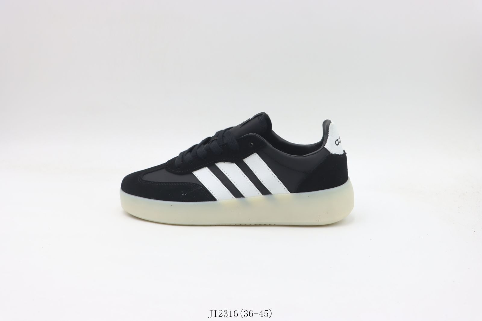 【今日特価】Adidasアディダス クラシックスロートップスケートシューズ ブラックホワイト JI2316