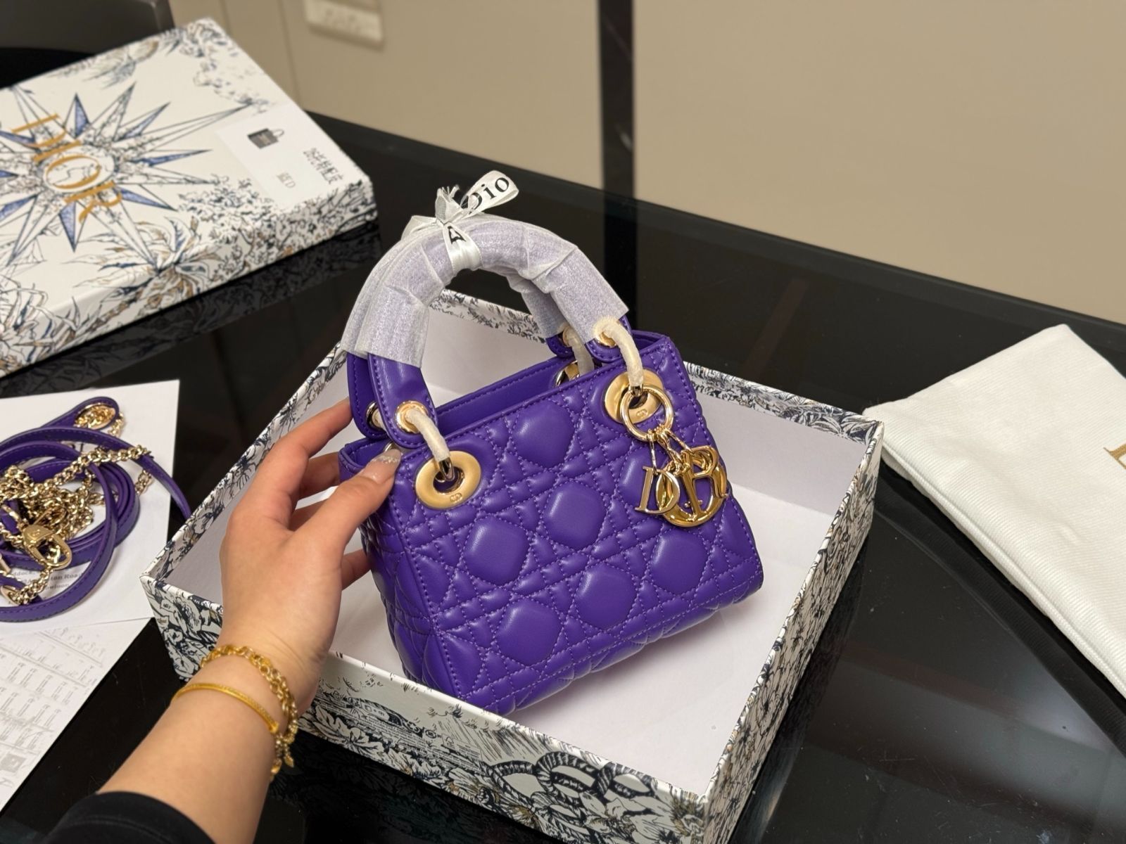 【今日特価】Dior Lady Dior Calfskin Bag / ディオール レディー ディオール カルフスキン バッグ