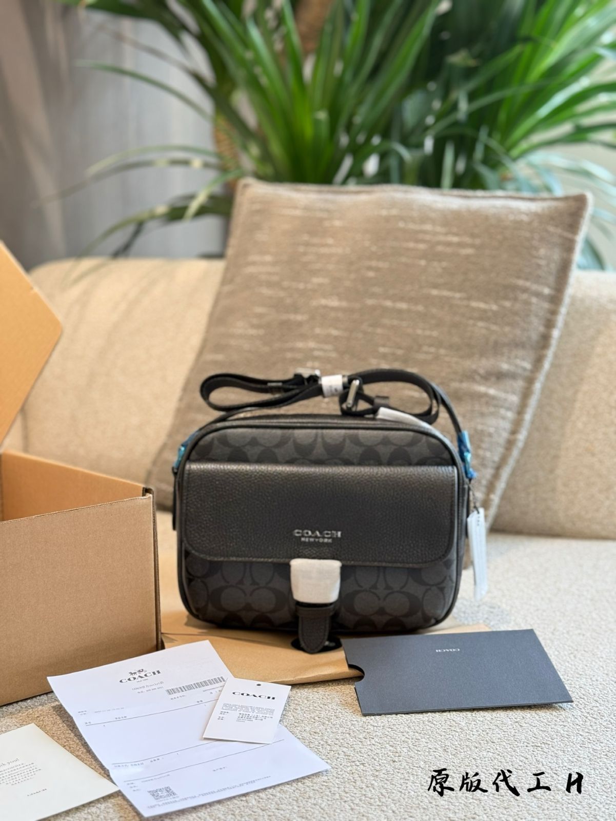 【今日特価】COACH Hudson Men's Classic Logo Crossbody Bag - コーチ ハドソン メンズ クラシック ロゴ クロスボディバッグ