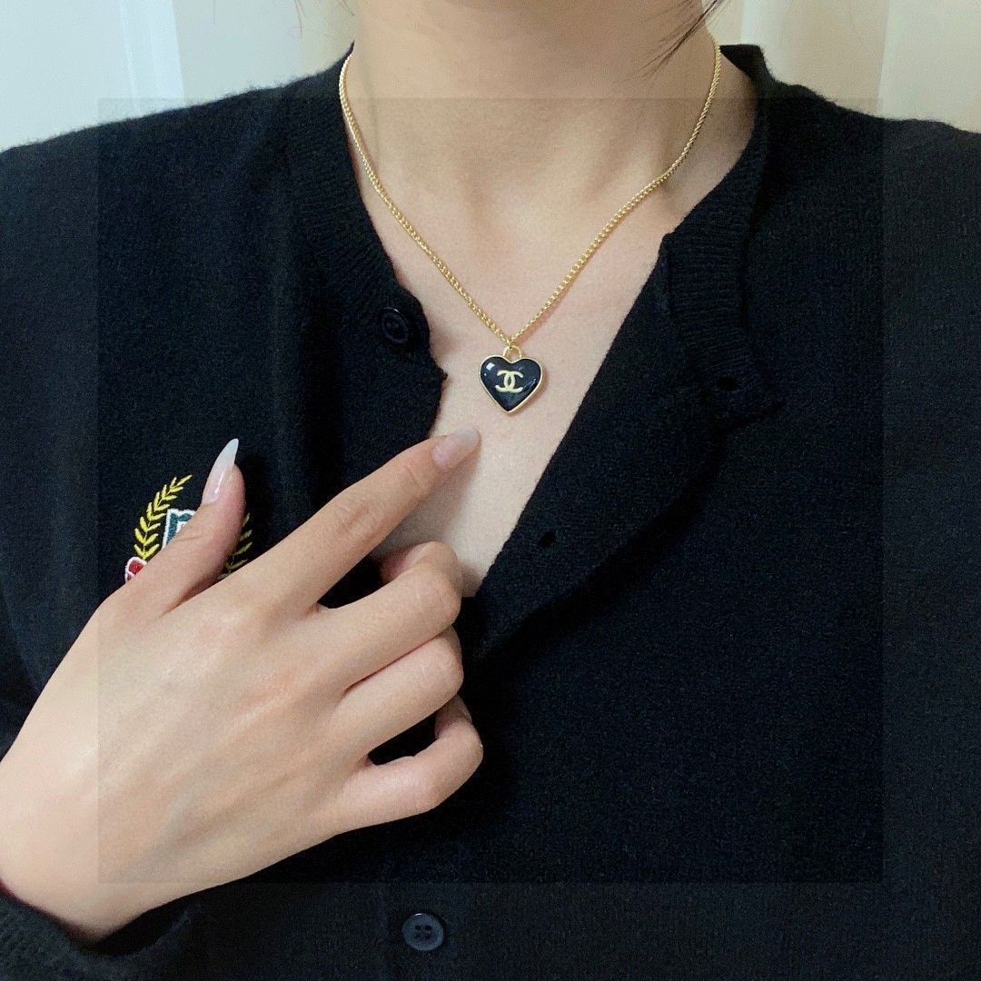 【今日特価】CHANEL 最新モデル ブラックハート ダブルサイド ネックレス