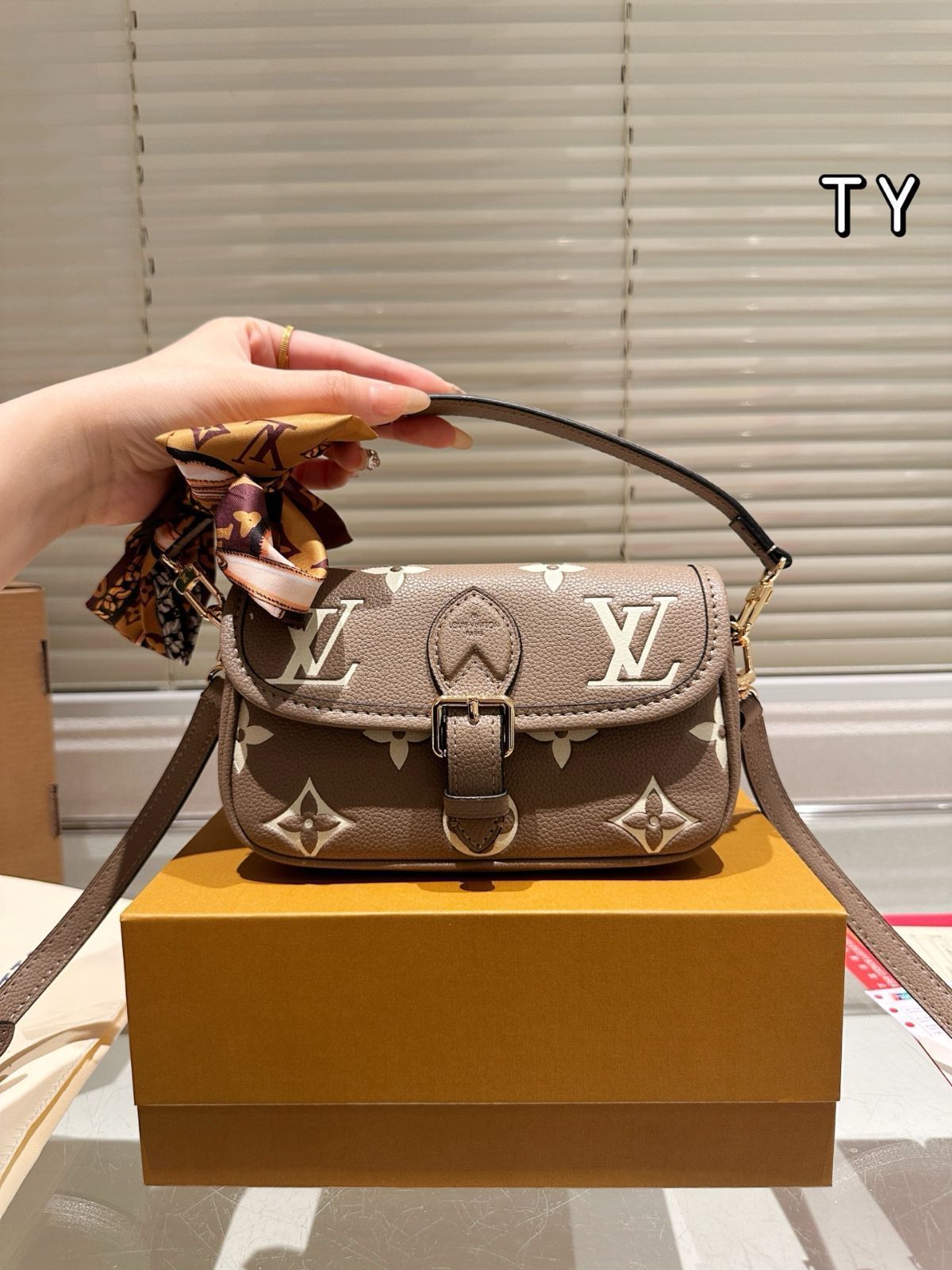 【今日特価】LV Nano Diane ルイヴィトンナノダイアン 牛皮アームポーチ