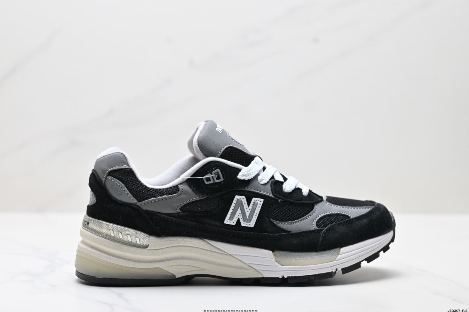 Jound × New Balance 992 Retro Style Shoesジャウンド × ニューバランス 992 レトロスタイルの靴