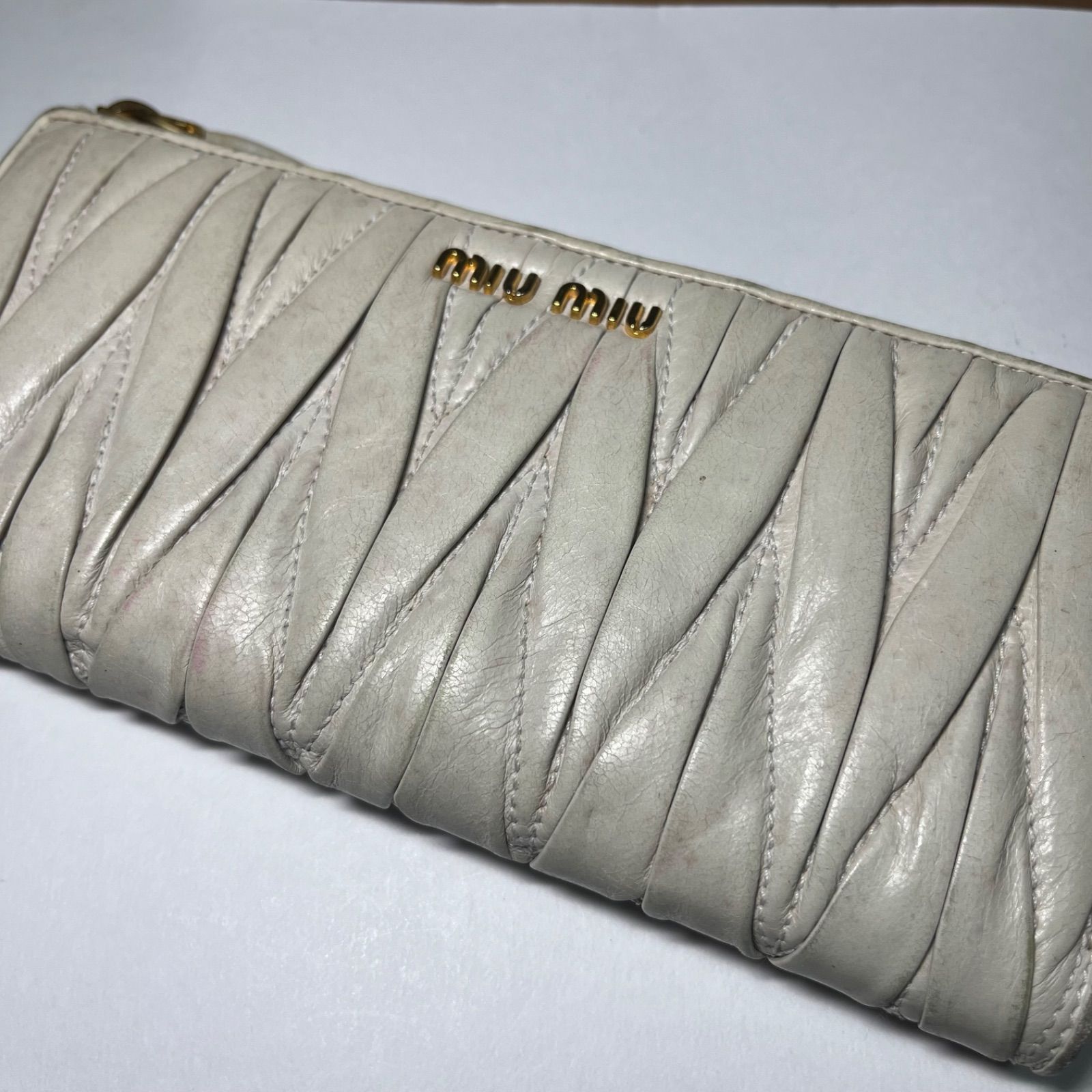 miumiu】ミュウミュウ 長財布 マテラッセ ラウンドジップ ゴールド