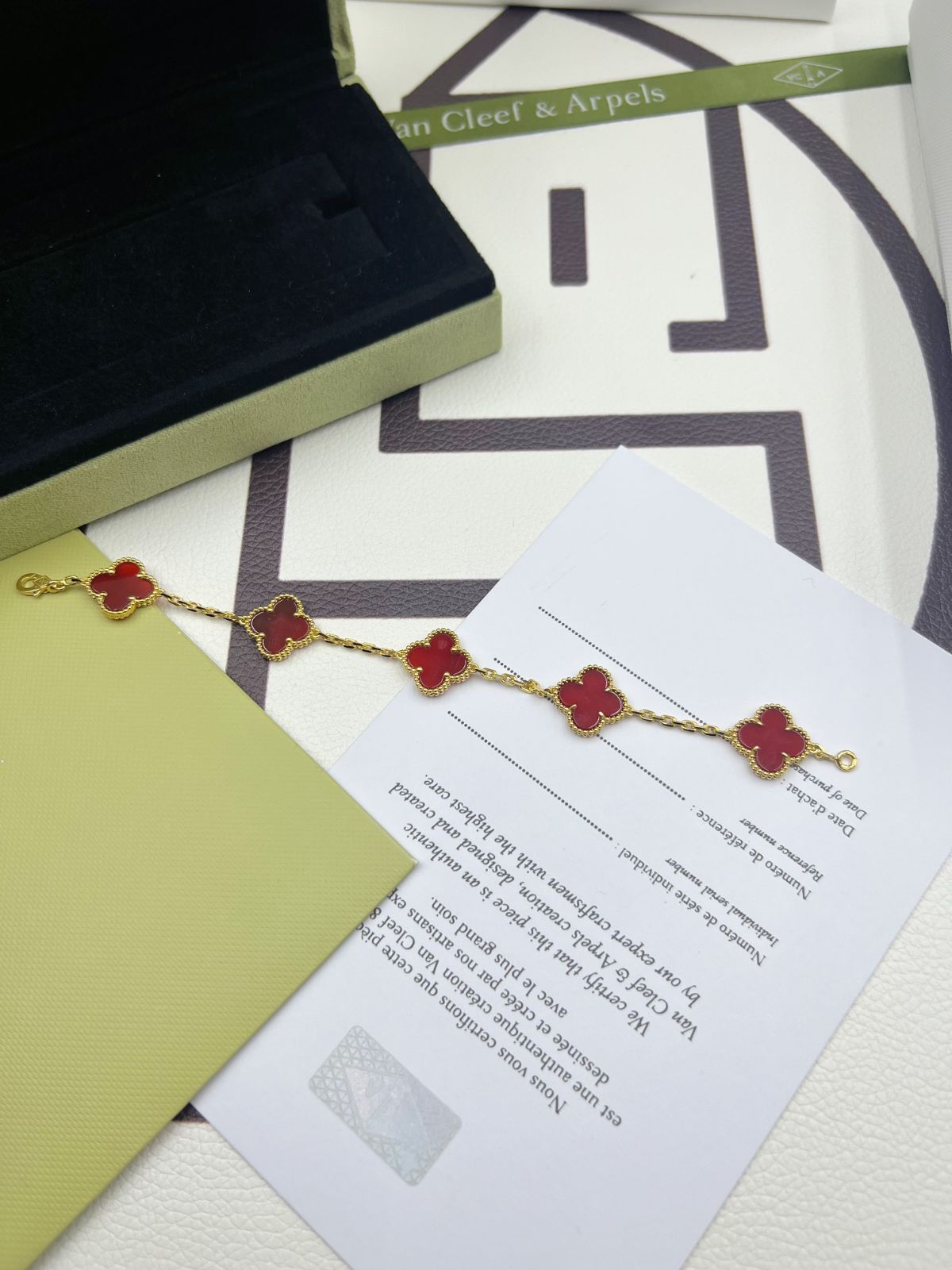 [Van Cleef & Arpels] ヴァン クリーフ＆アーペル 四つ葉のクローバー カーネリアン ブレスレット｜本日限定特価｜新品未使用