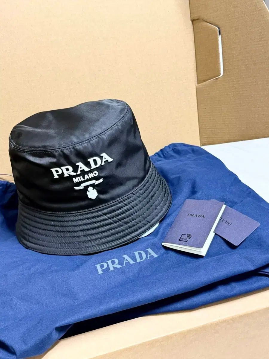 PRADA プラダ 刺繍 ロゴ リナイロン バケットハット