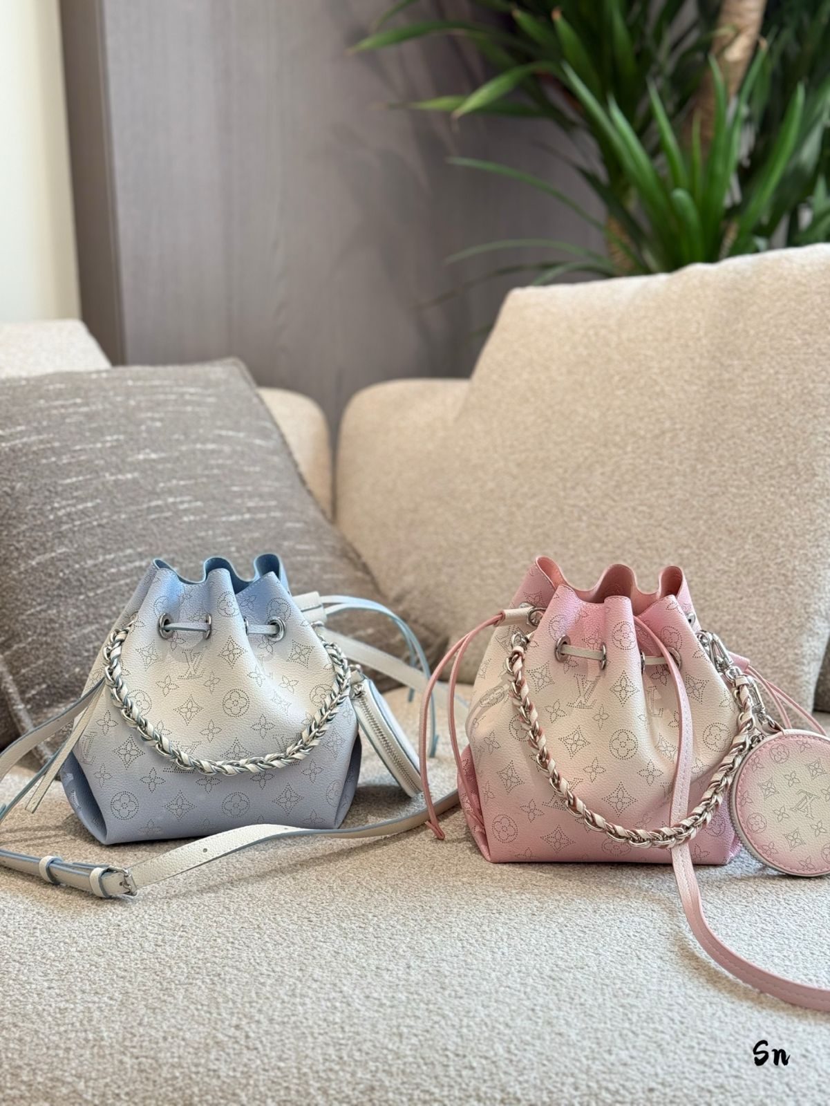 【今日特価】LV Gradient Perforated Bucket Bag ルイ・ヴィトン グラデーション パーフォレート バケットバッグ-WTO輸入