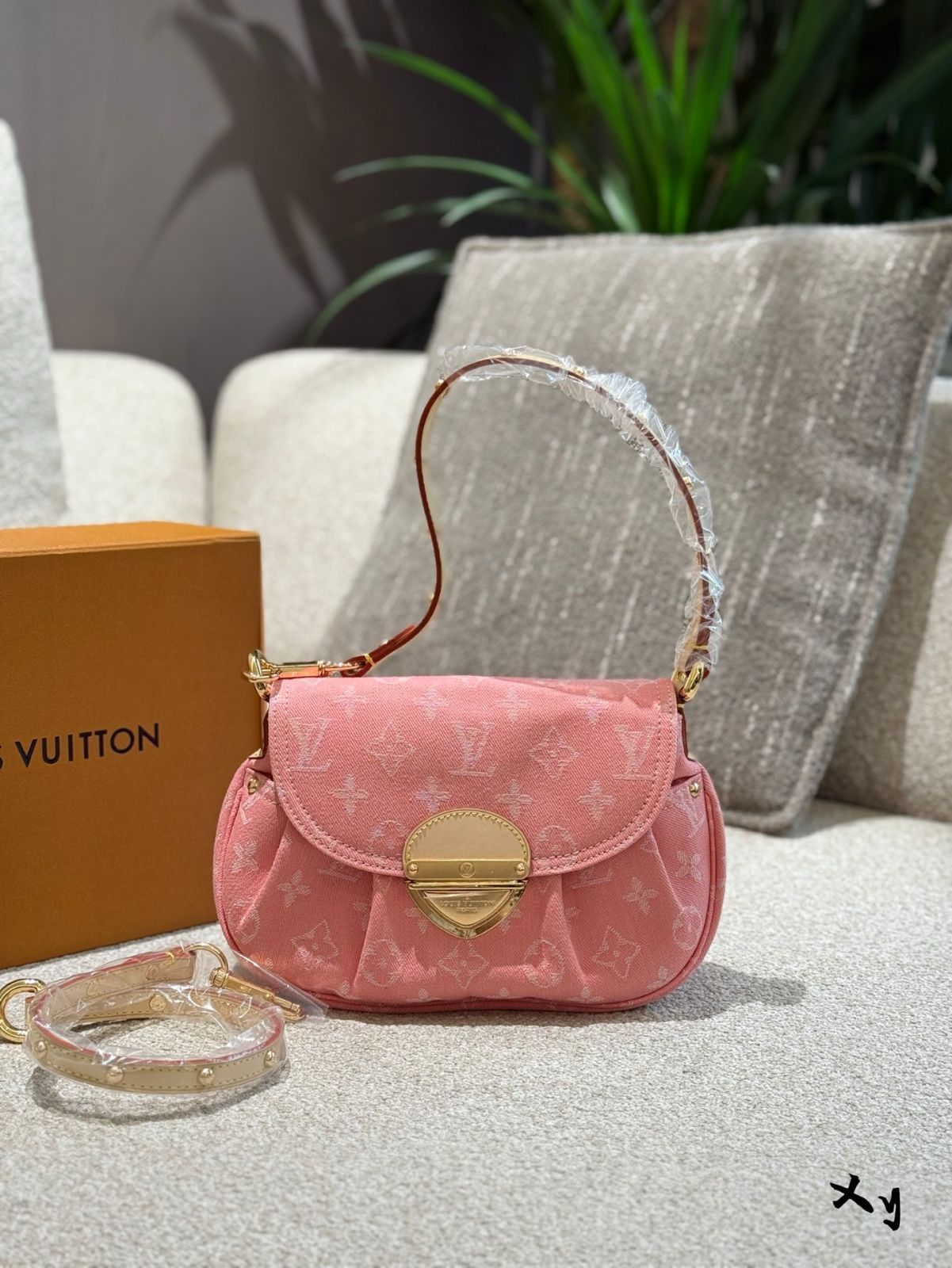 【今日特価】Louis Vuitton ピンクデニム アームポーチ-WTO輸入 11,760円