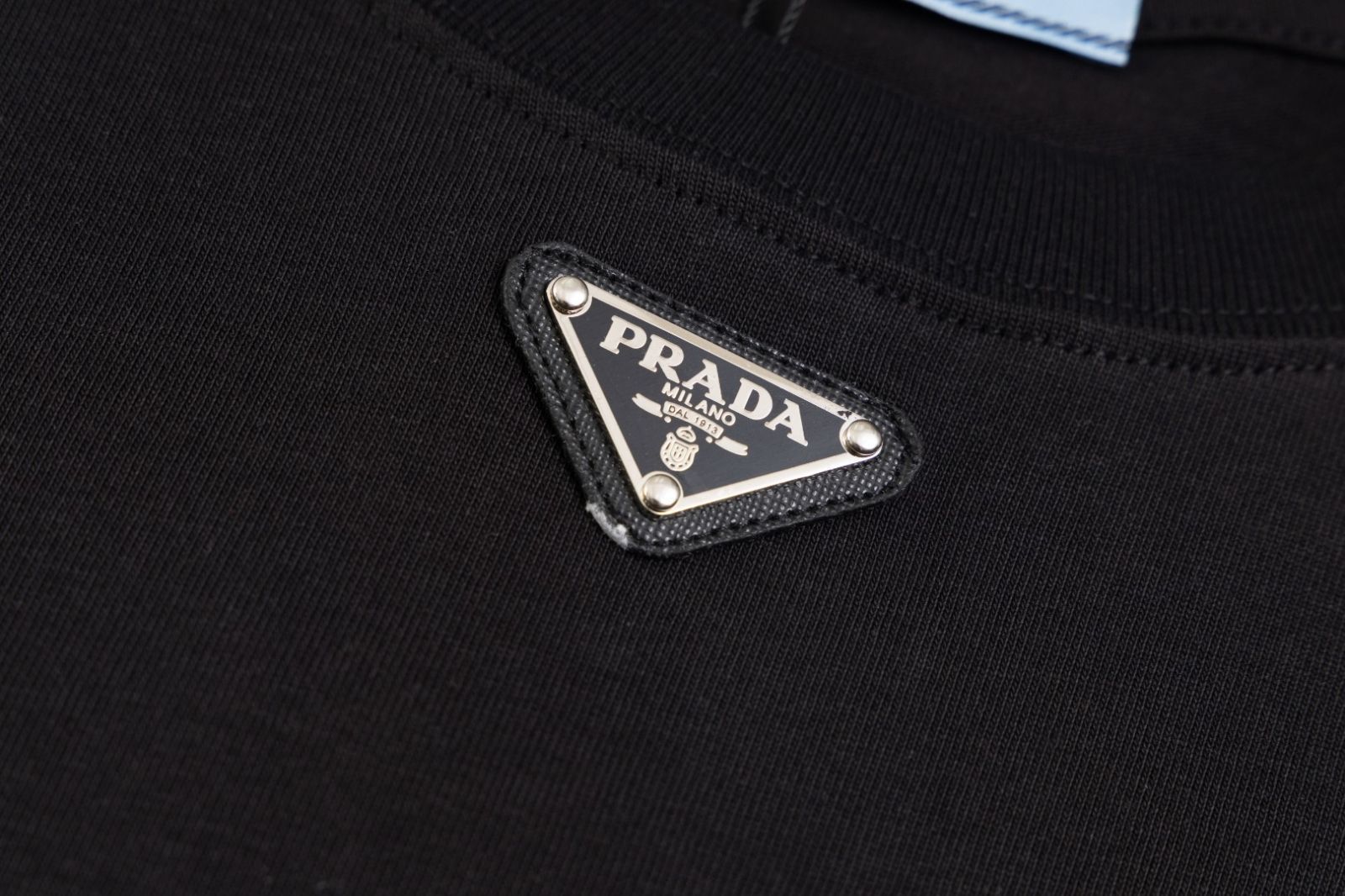 【今日特価】Prada トライアングルロゴ ミニマル T シャツ(カップル款 【今日特価】Prada トライアングルロゴ ミニマル T シャツ(カップル款