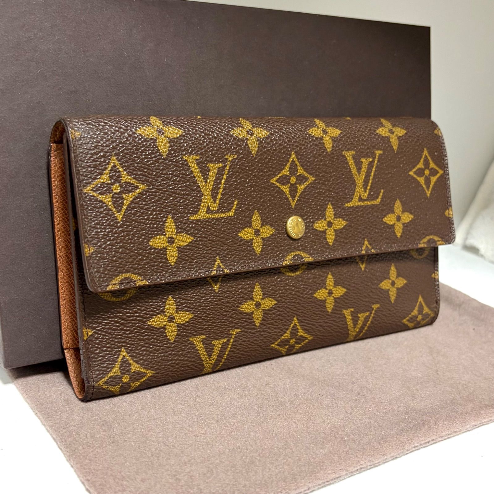 e33 ポルト モネ ビエ トレゾール　ポルトフォイユ トレゾール　インターナショナル 旧型　Louis Vuitton ルイ ヴィトン　2つ 折り　二つ折り　フラップ ボタン 式　財布　コンパクト　ミニ ウォレット　モノグラム