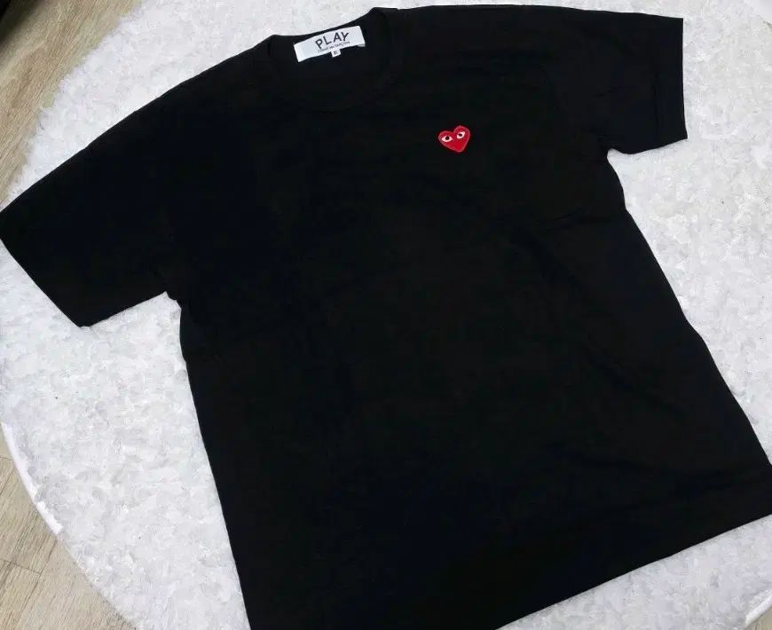 PLAY コム・デ・ギャルソン レッド ハート Tシャツ ブラック